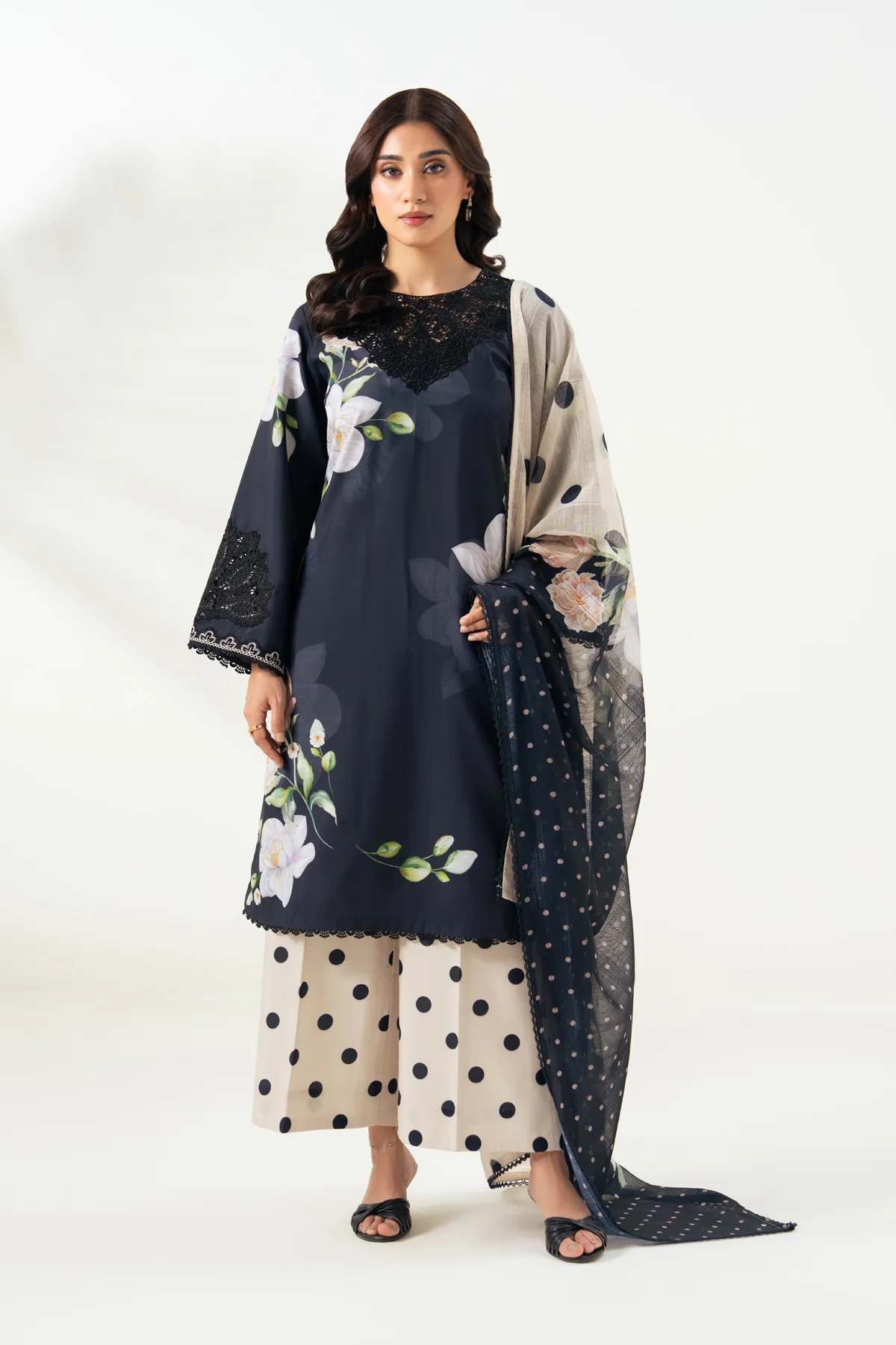 JUNE - Image 4