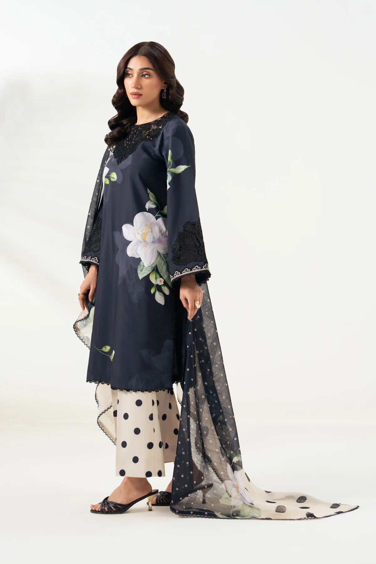 JUNE - Image 7